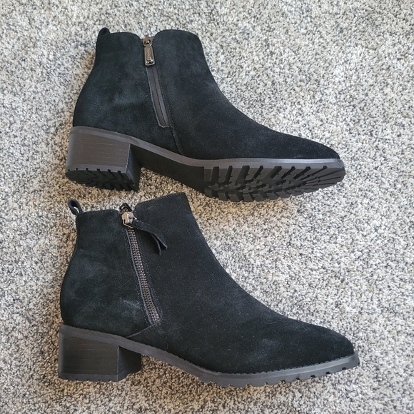 Blondo Ankle Black Booties Suede Leather Waterproof Side Zipper Size 9.5 - Picture 1 of 9